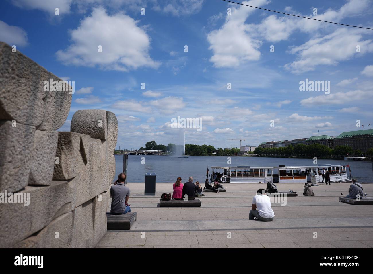 hamburg-germany-16th-june-2026-passersby-are-enjoying-the-sunny