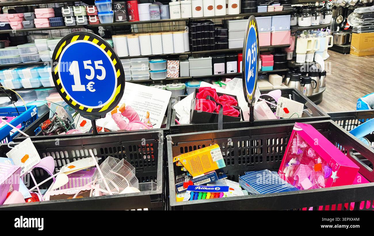 Tedi discount store hi-res stock photography and images