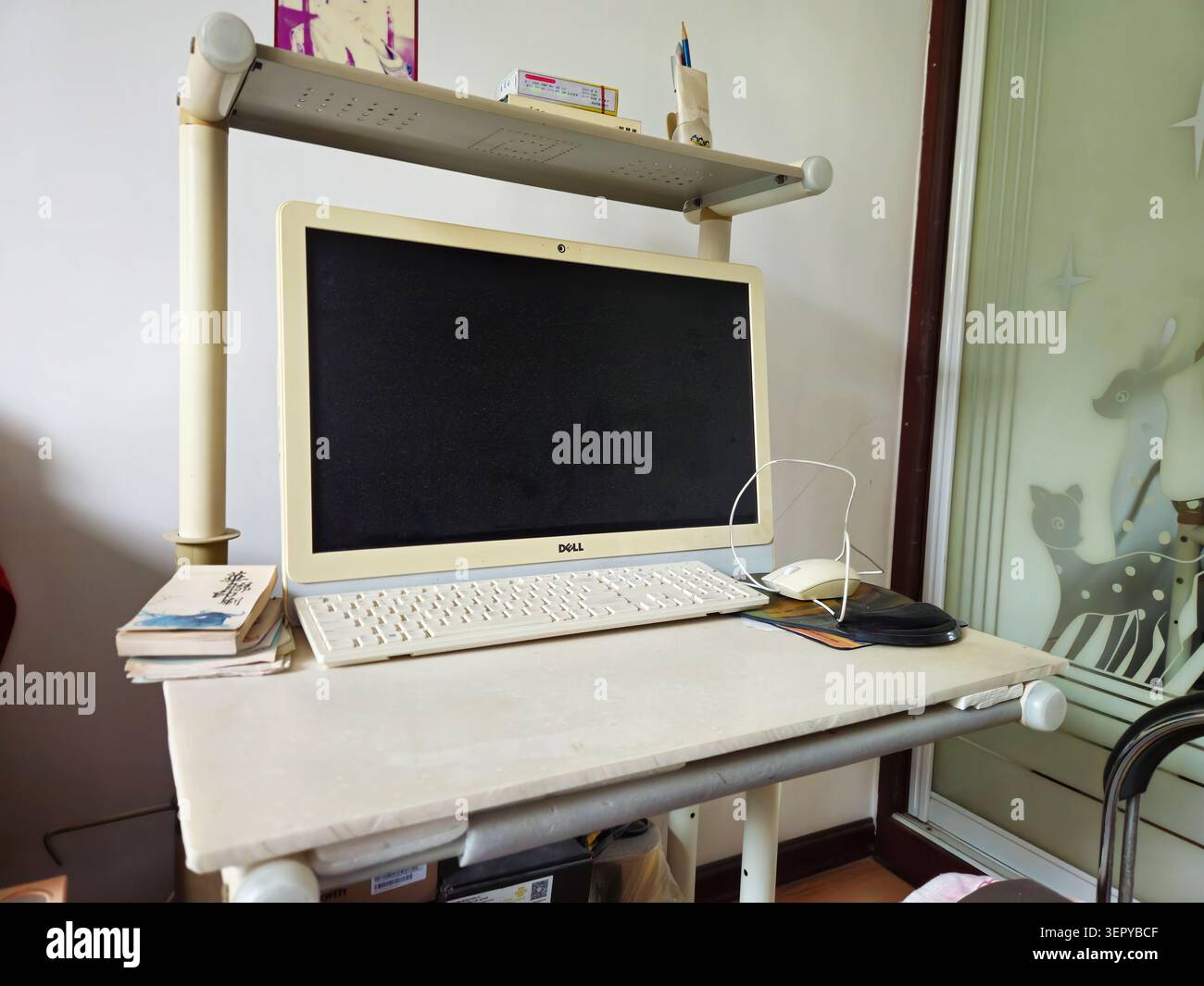 2000s computer hi-res stock photography and images - Alamy