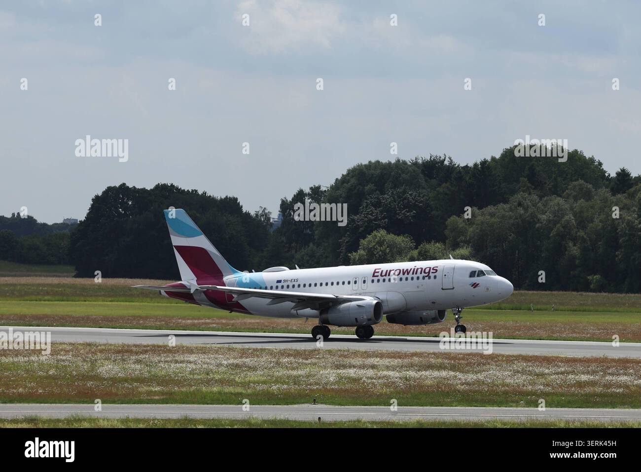 Stockbilder 06 2026 Flugzeug Von Eurowings Beim Start Landung Auf Dem stockbilder-06-2026-flugzeug-von-eurowings-beim-start-landung-auf-dem