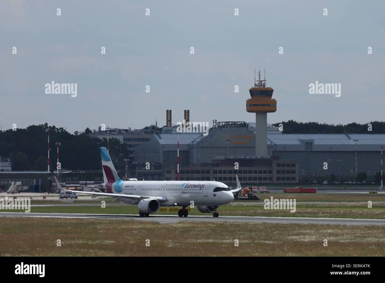 Stockbilder 06 2026 Flugzeug Von Eurowings Beim Start Landung Auf Dem stockbilder-06-2026-flugzeug-von-eurowings-beim-start-landung-auf-dem