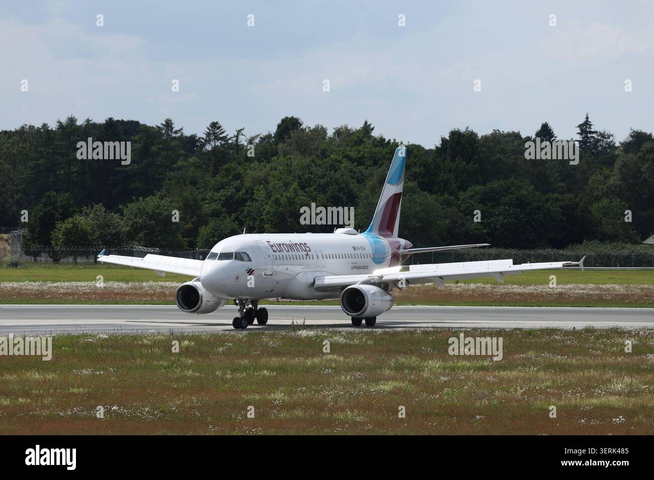 Stockbilder 06 2026 Flugzeug Von Eurowings Beim Start Landung Auf Dem stockbilder-06-2026-flugzeug-von-eurowings-beim-start-landung-auf-dem