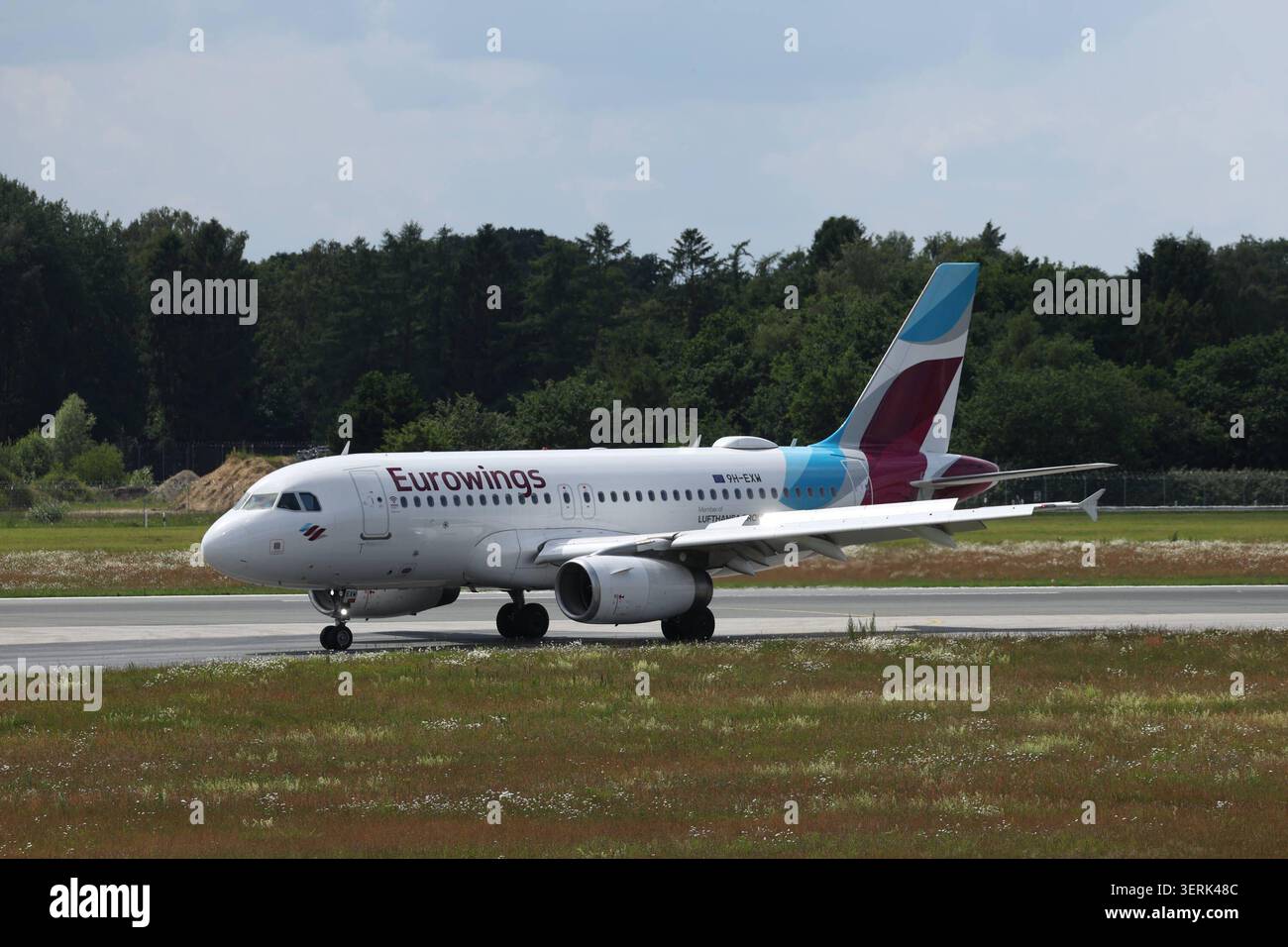 Stockbilder 06 2026 Flugzeug Von Eurowings Beim Start Landung Auf Dem stockbilder-06-2026-flugzeug-von-eurowings-beim-start-landung-auf-dem