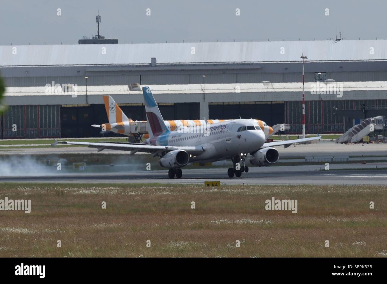 Stockbilder 06 2026 Flugzeug Von Eurowings Beim Start Landung Auf Dem stockbilder-06-2026-flugzeug-von-eurowings-beim-start-landung-auf-dem