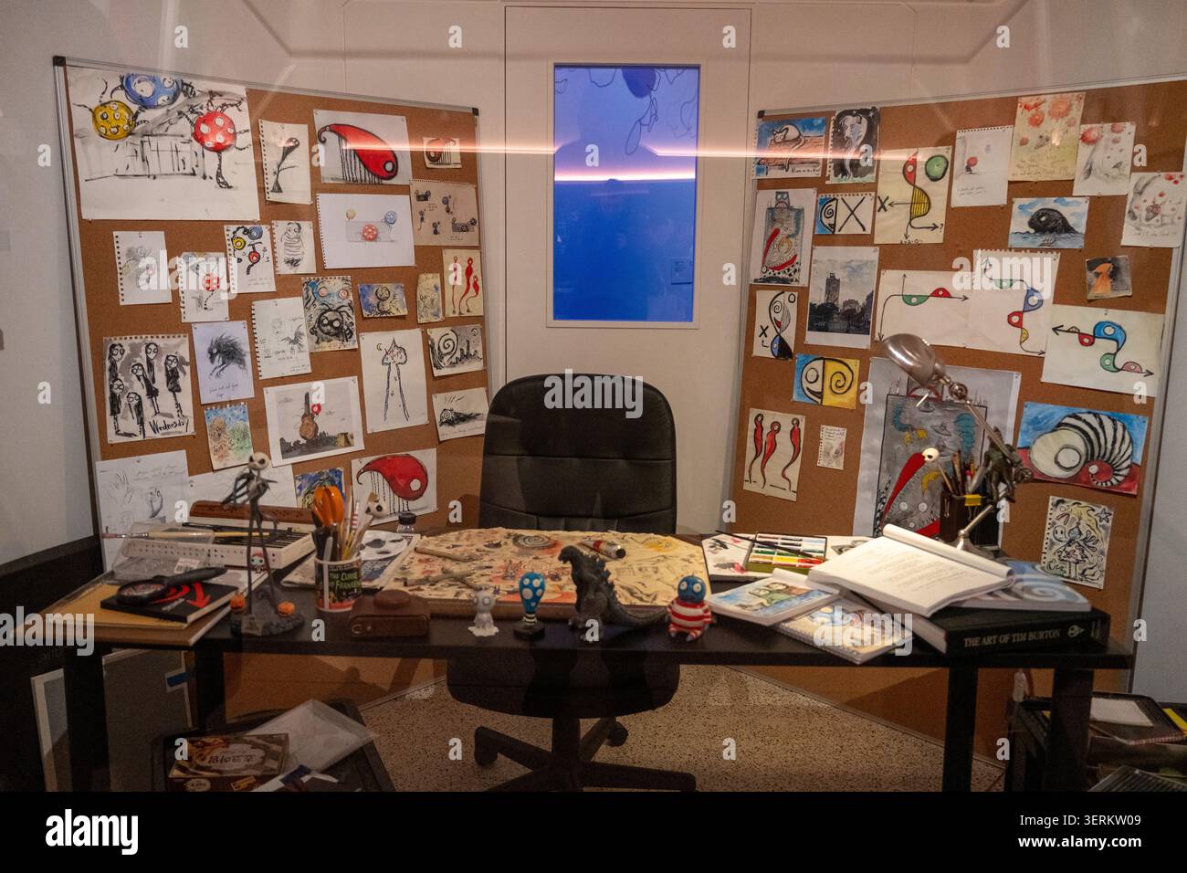 Workspace visual reference hi-res stock photography and images - Alamy