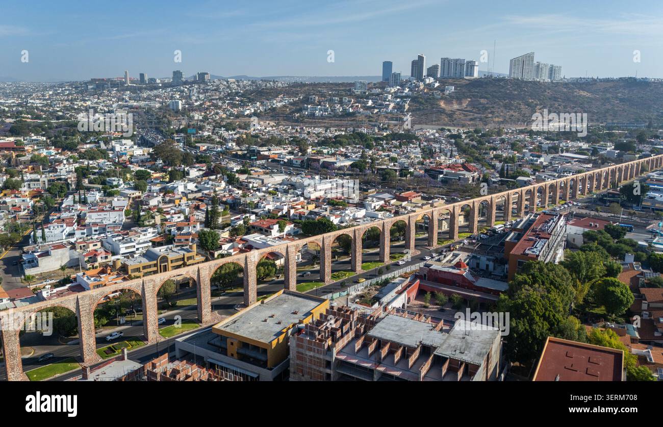 The colonial aqueduct and skyline of Queretaro, Mexico. Stock Photo