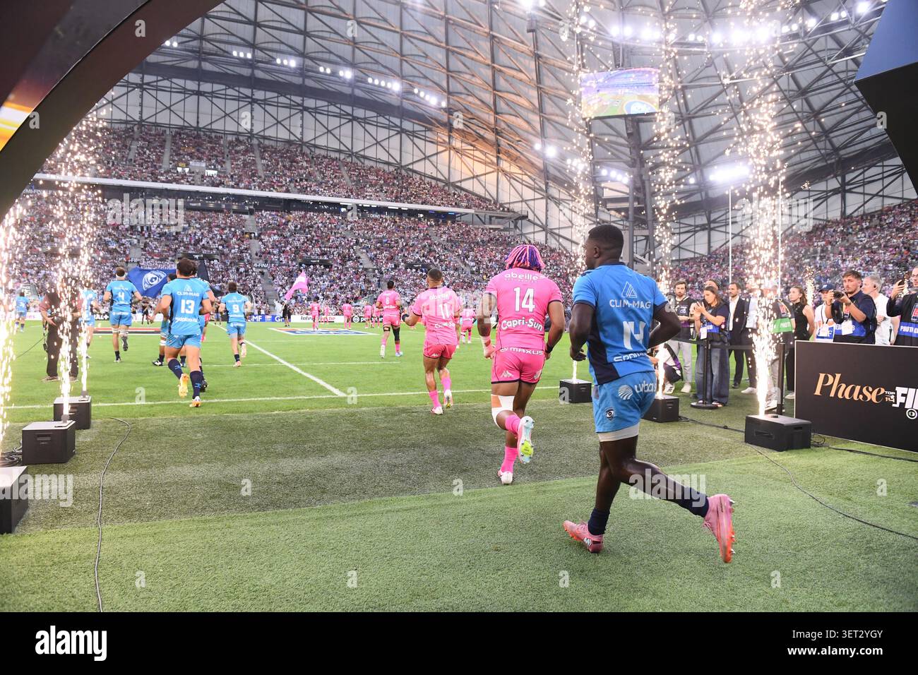 illustration-during-the-top-14-2025-2026-semi-final-match-between