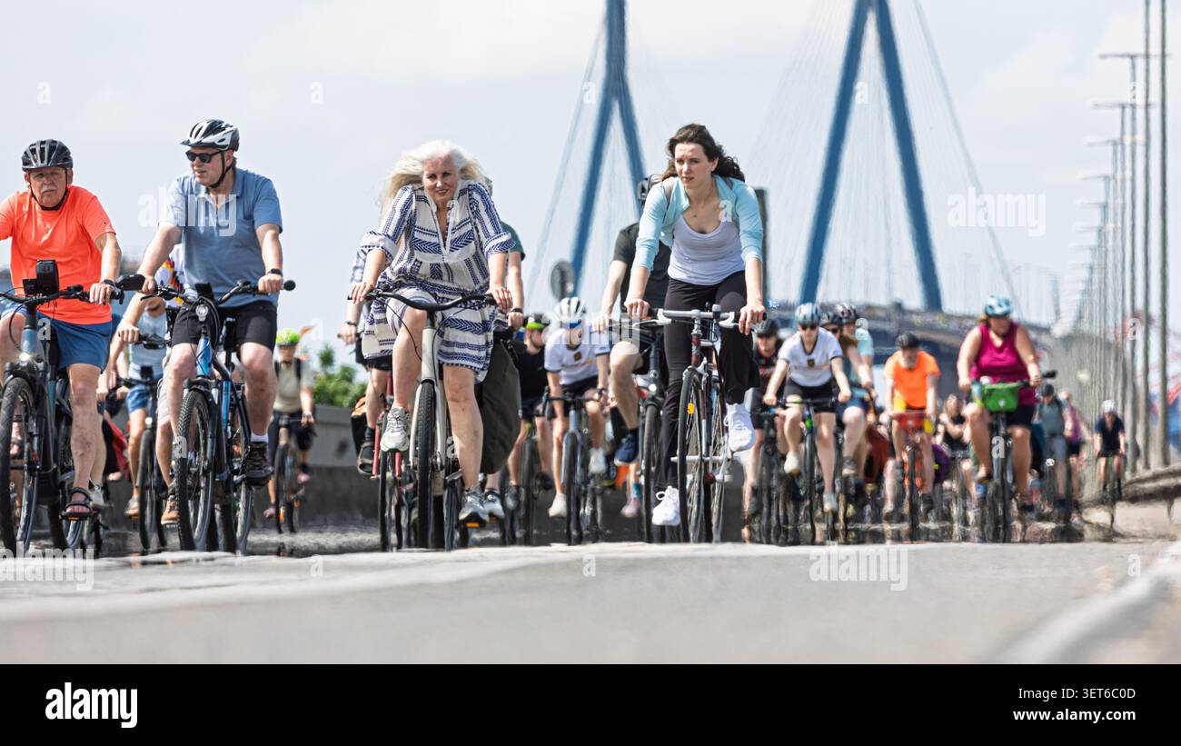 21 June 2026, Hamburg: Participants in the ADFC bike rally ride across ...