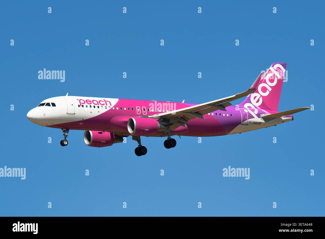 Peach airlines hi-res stock photography and images - Alamy