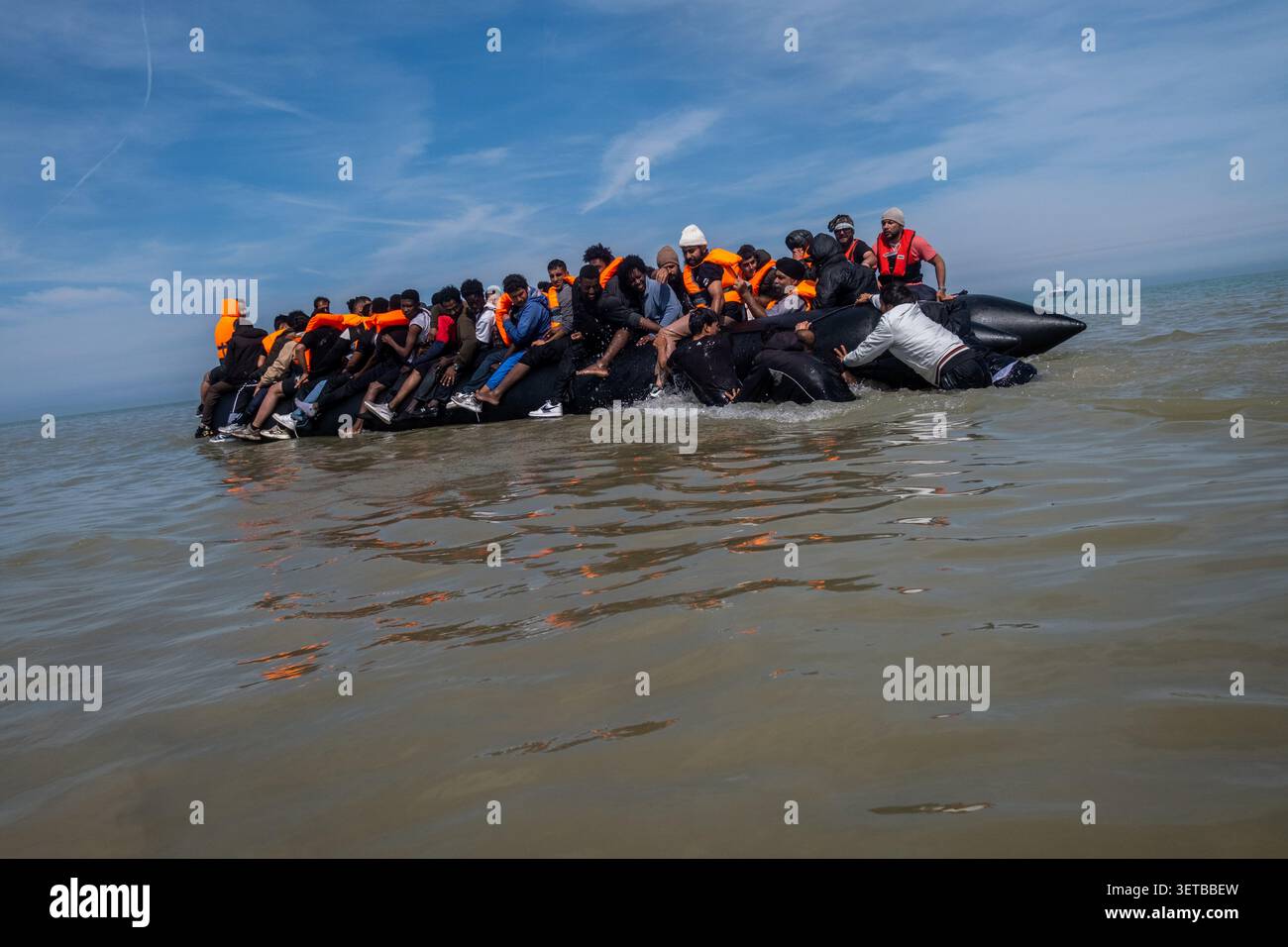 Grand Fort Philippe, France. 21st June, 2026. A group of asylum seekers has just boarded a taxi boat that has come to collect them to cross the English Channel. In 2025, 41,472 migrants crossed the English Channel in small boats, the second-highest figure since 2018. In June 2026, despite a new Franco-British agreement, crossings continued to rise, with a daily record of 710 arrivals recorded on 15 June. 21 June 2026. Grand-Fort-Philippe, France. - 21/06/2026 - France/Nord (region)/Grand-Fort-Philippe - Michael Bunel/Le Pictorium Credit: LE PICTORIUM/Alamy Live News Stock Photo