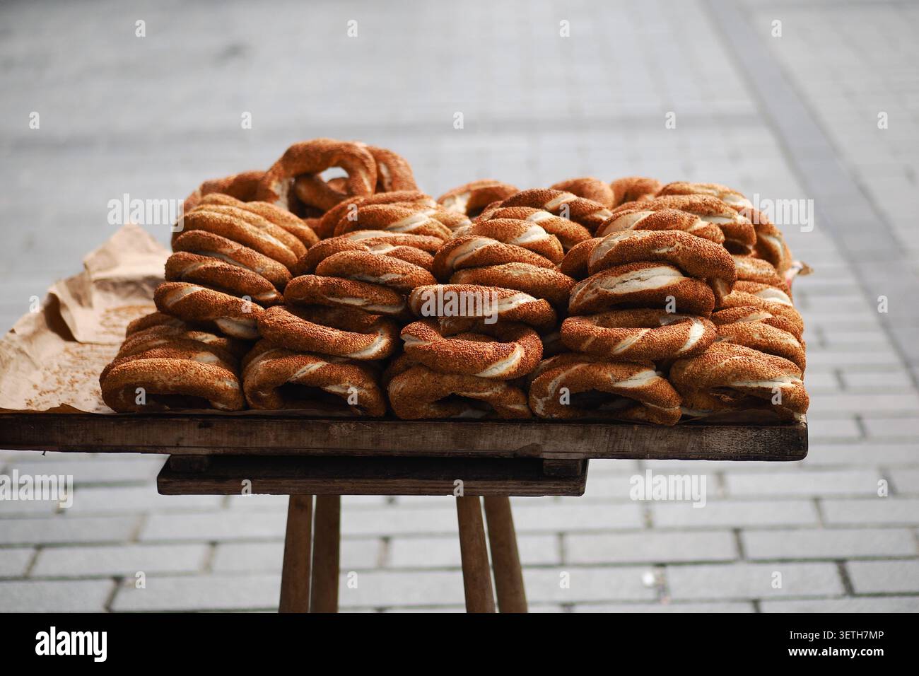 Freshly baked turkish simits on display at a market stall Stock Photo ...