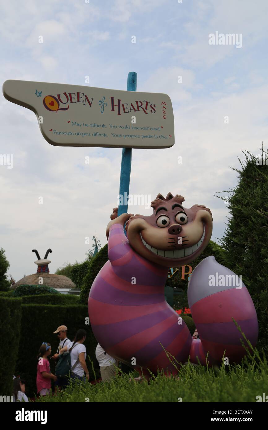 Cheshire cat alice in wonderland hi-res stock photography and