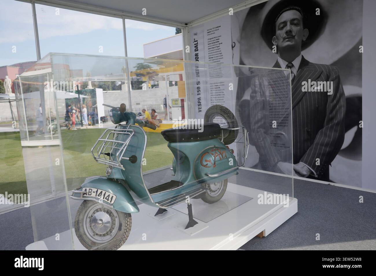 Vesper Rome Vespa roma 2026 hi-res stock photography and images - Alamy