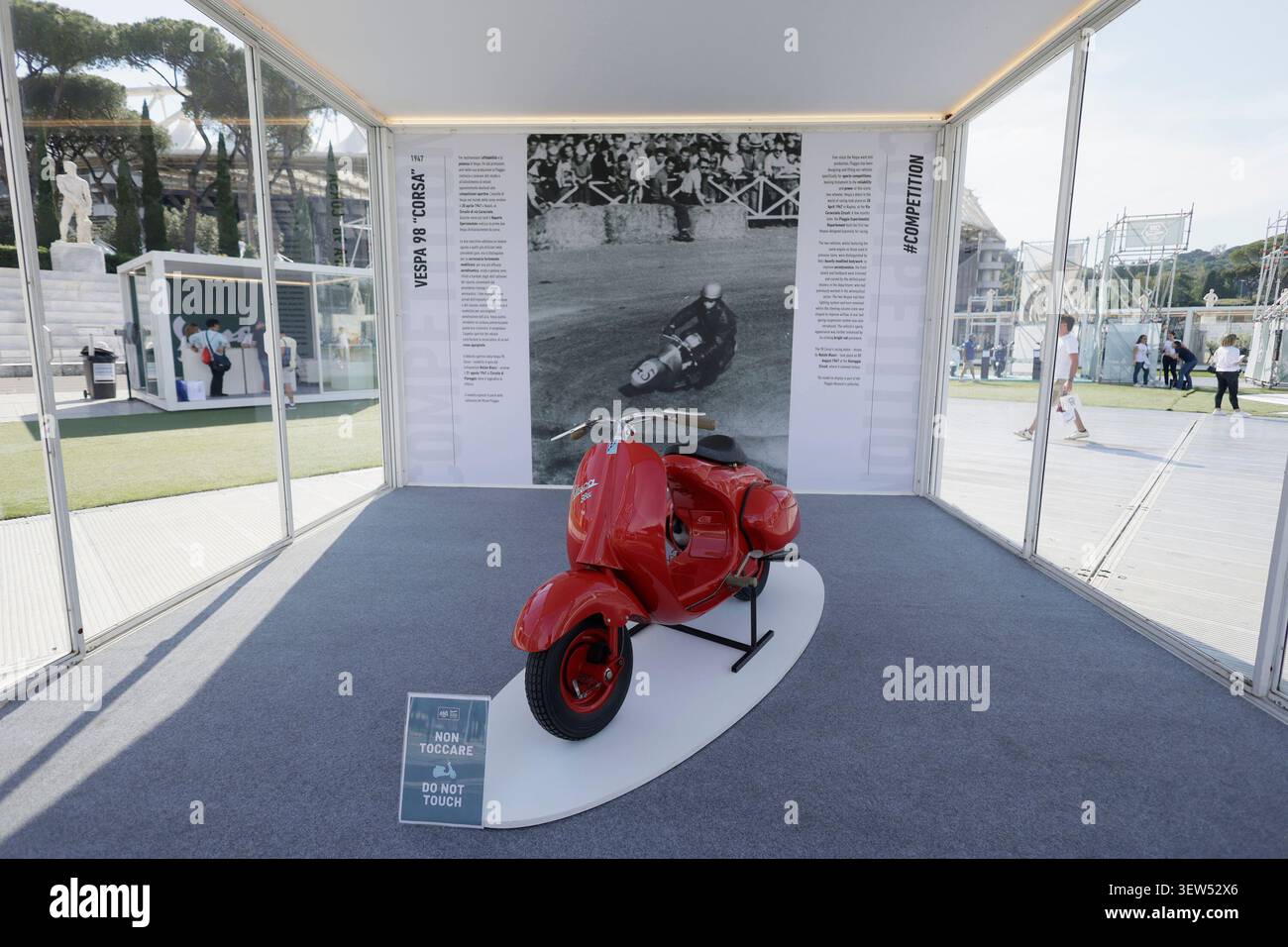 Vesper Rome Vespa roma 2026 hi-res stock photography and images - Alamy