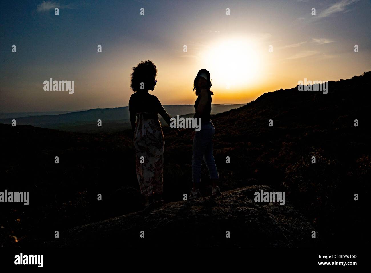 Women skyline silhouette hi-res stock photography and images - Alamy