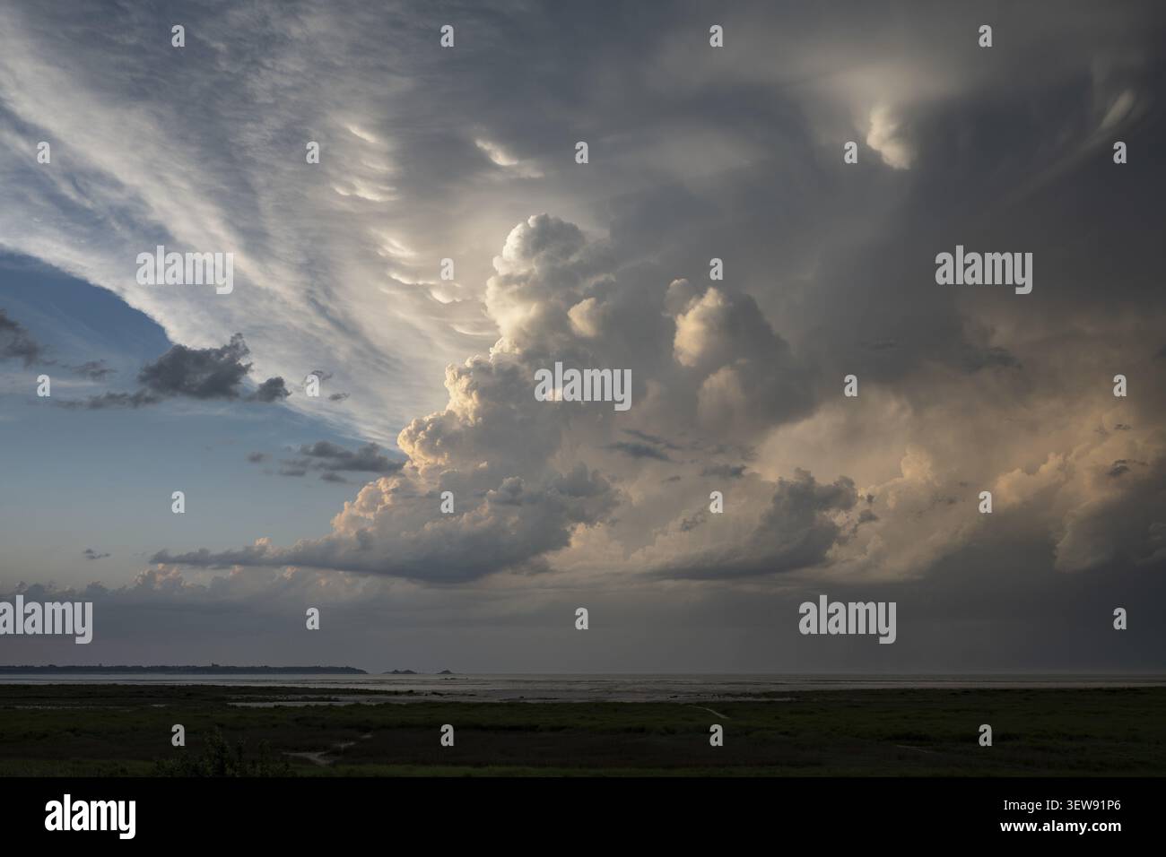 Dramatic cloud formation, cumulonimbus, typical thundercloud over the English Channel, Brittany, France Stock Photo