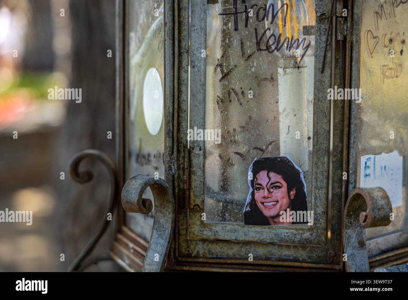 Michael jackson death news hi-res stock photography and images - Alamy