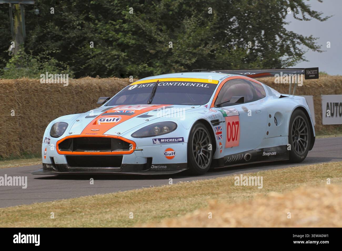 Aston martin dbr9 007 aston hi-res stock photography and images