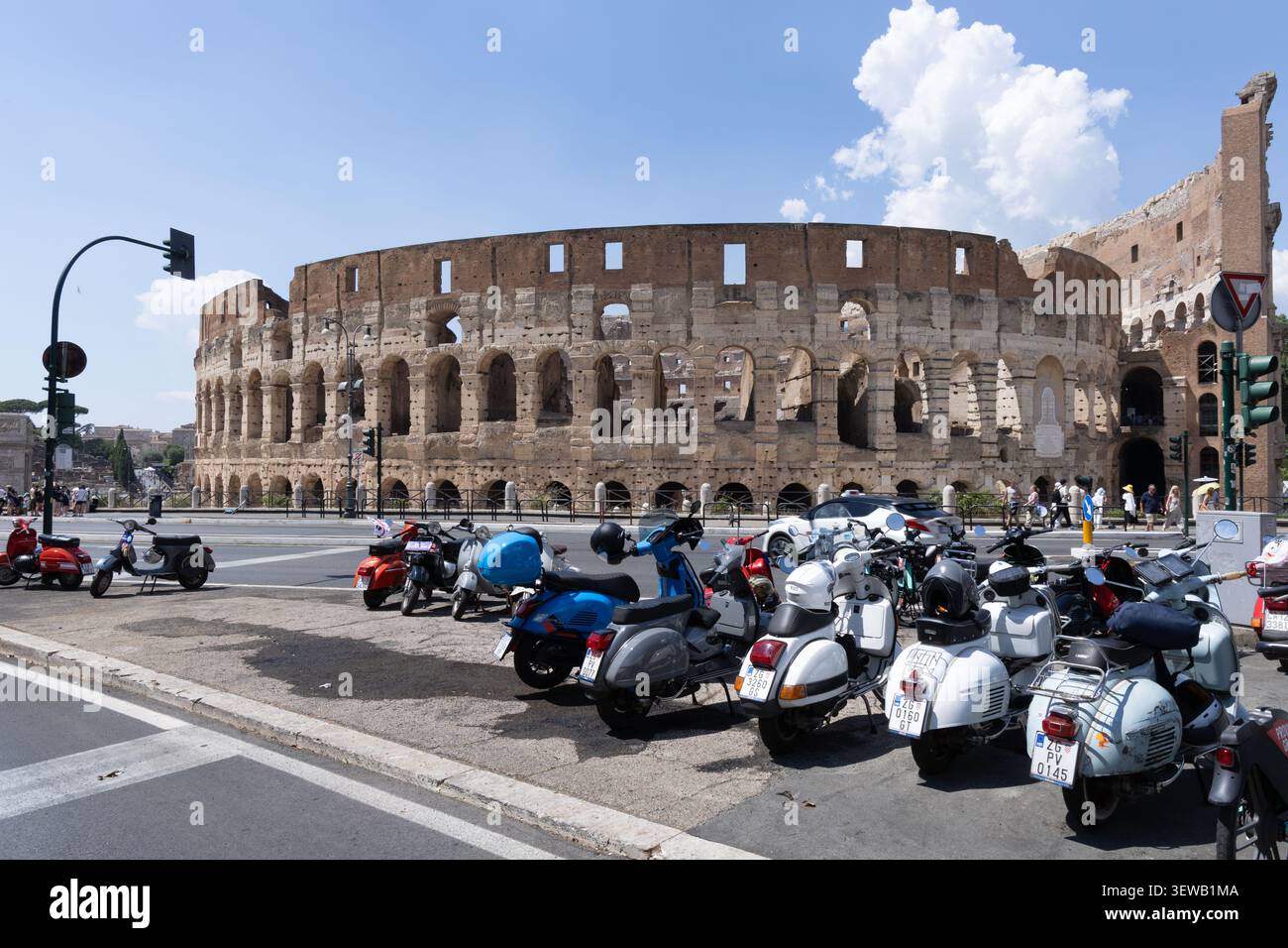 Vesper Rome Vespa roma 2026 hi-res stock photography and images - Alamy
