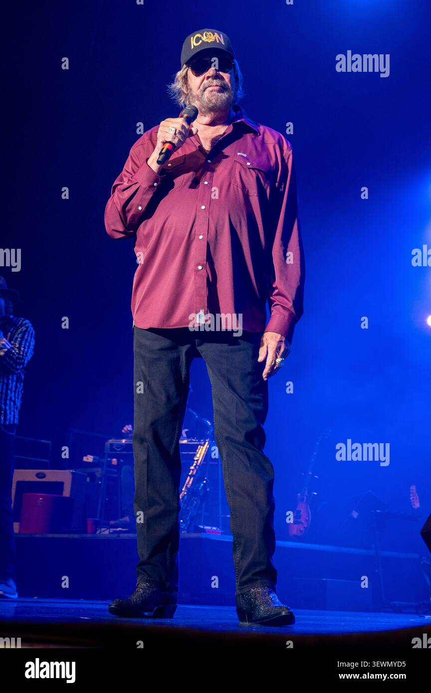 Hank Williams Jr. performs at Ameris Bank Amphitheatre on Saturday ...