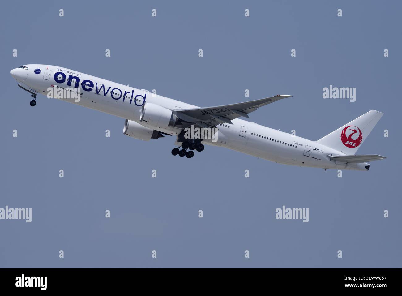 JAPAN AIRLINES BOEING 777-300ER JA741J Stock Photo - Alamy