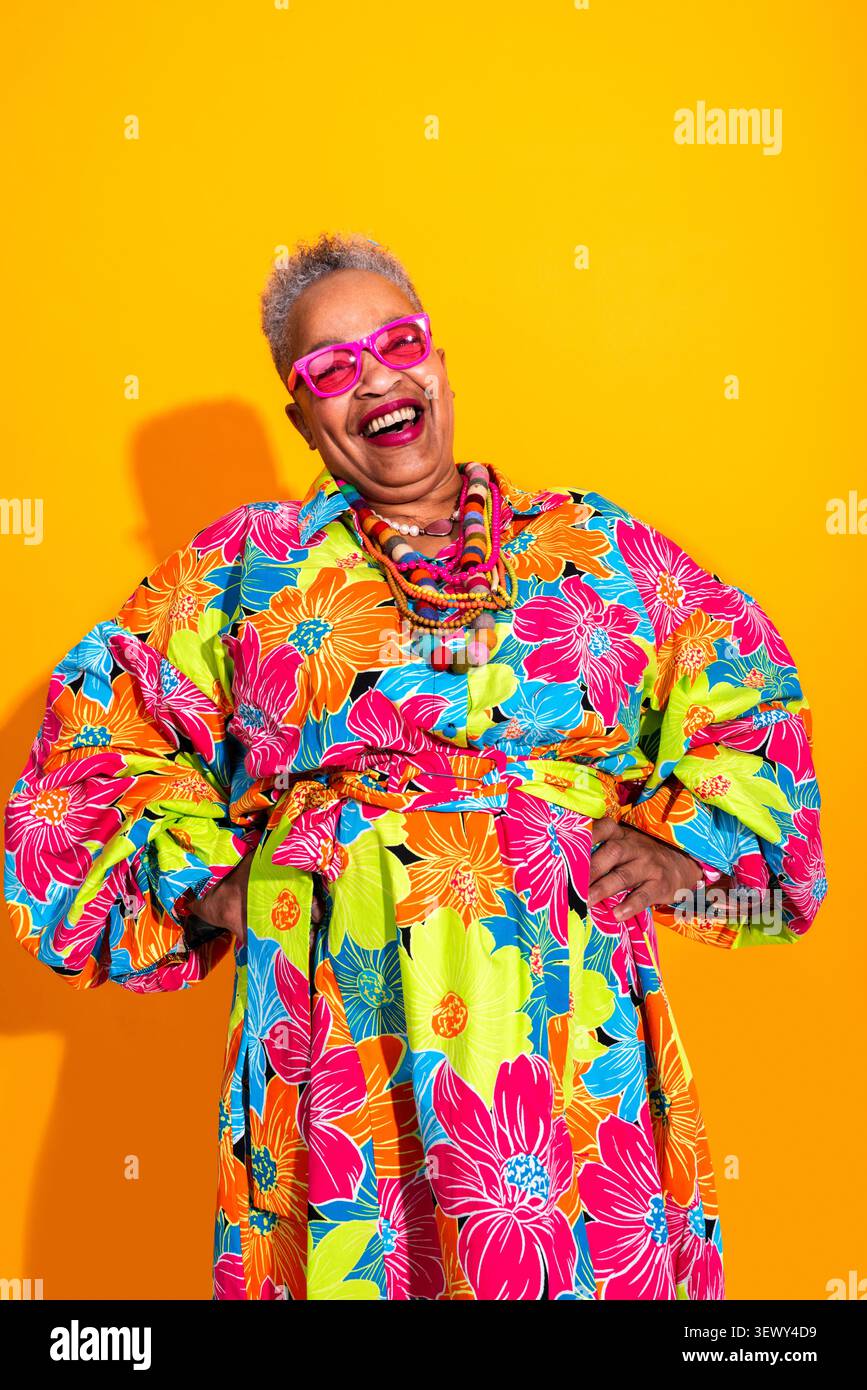 old lady flower dress Elderly woman wearing elegant hi-res stock photography and images grandma clothes