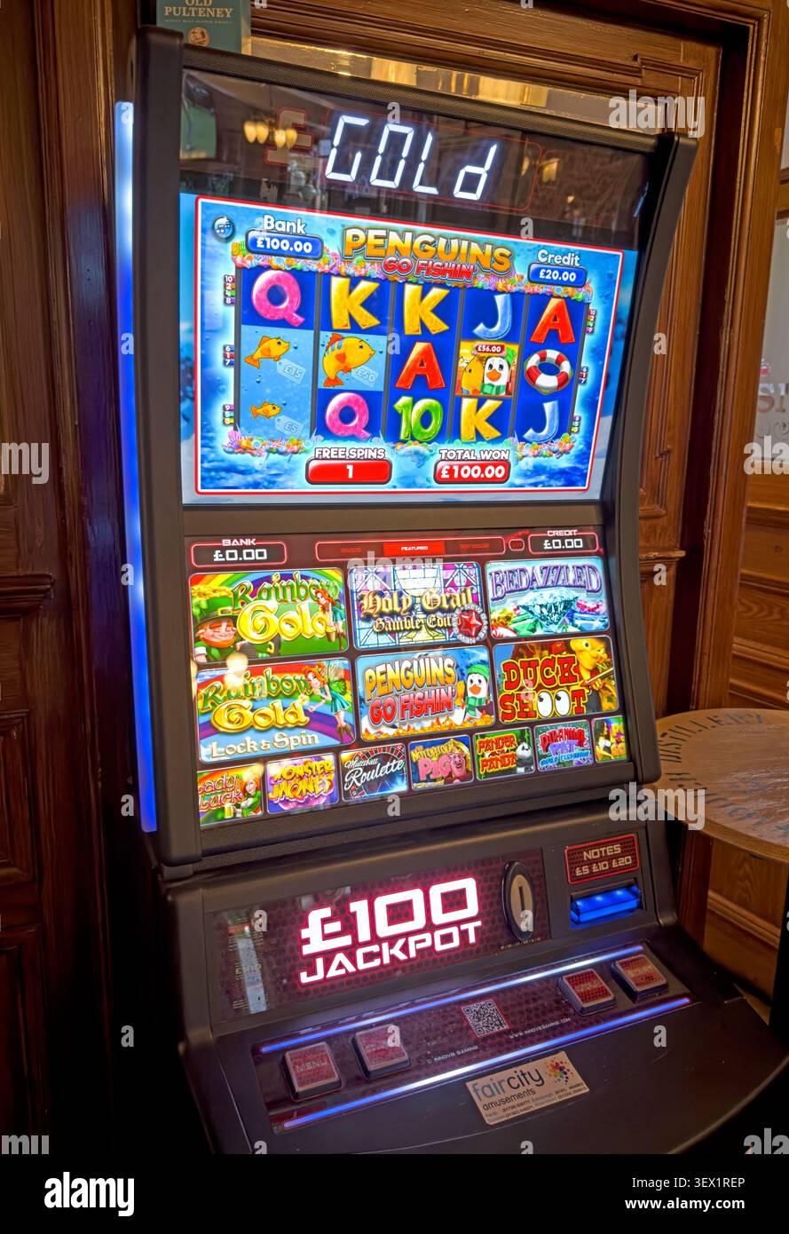 Gold-themed £100 jackpot fruit machine inside the Athletic Arms, known as Diggers, in Edinburgh, Scotland. harms and addiction risks Stock Photo