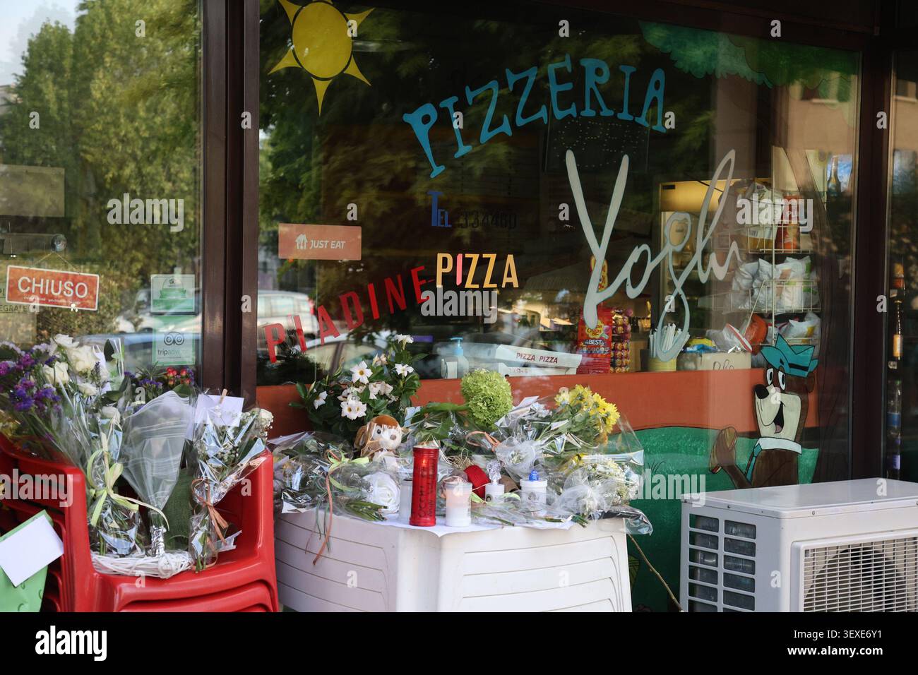 IPA86248133 - Reggio Emilia: After turning down yet another free pizza ...