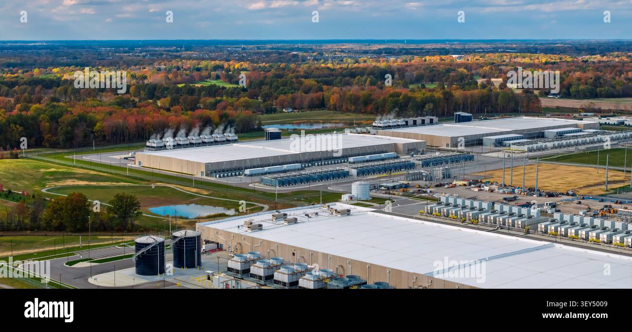 Aerial view showing a massive data center processing information and supporting cloud computing Stock Photo