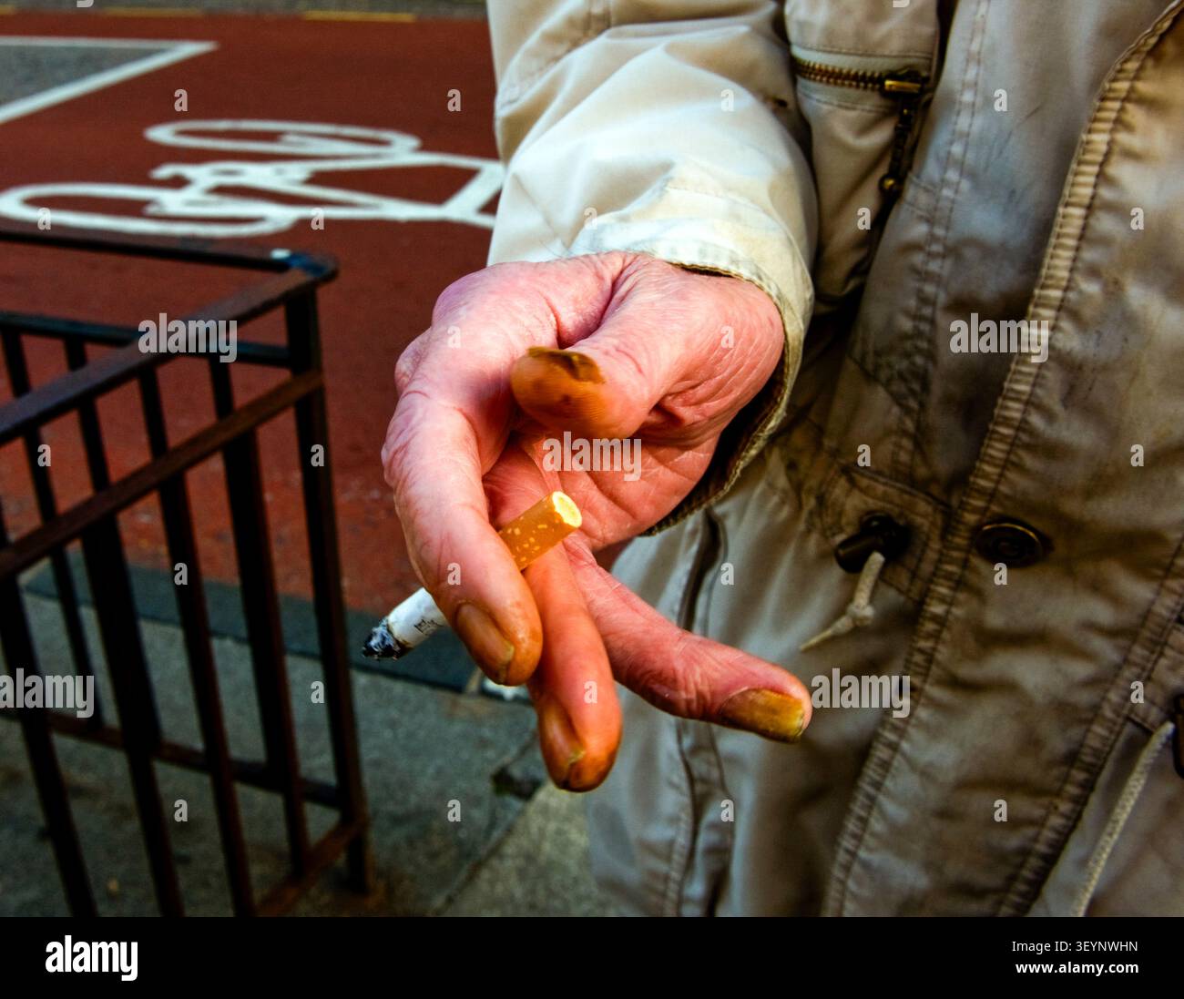 cigarette stained fingers Nicotine hi-res stock photography and images How to Fix Nicotine Stained
