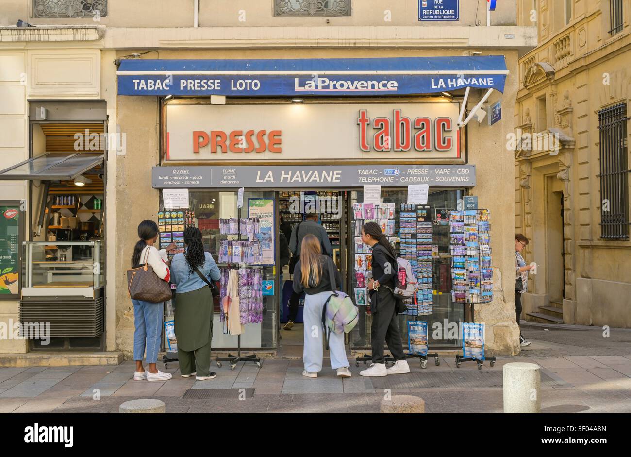 Tobacco shop france hi-res stock photography and images