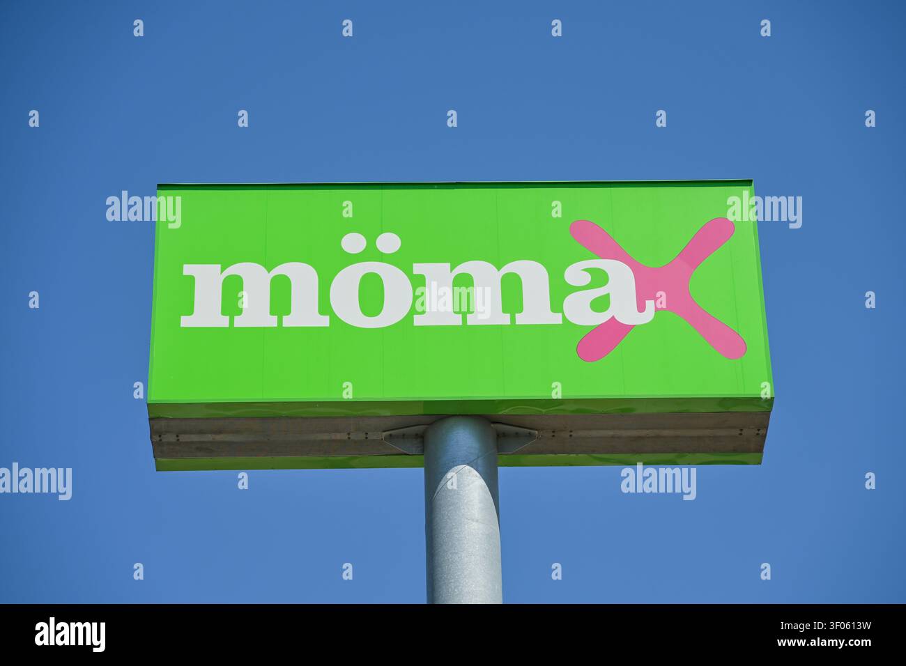 Momax hi-res stock photography and images