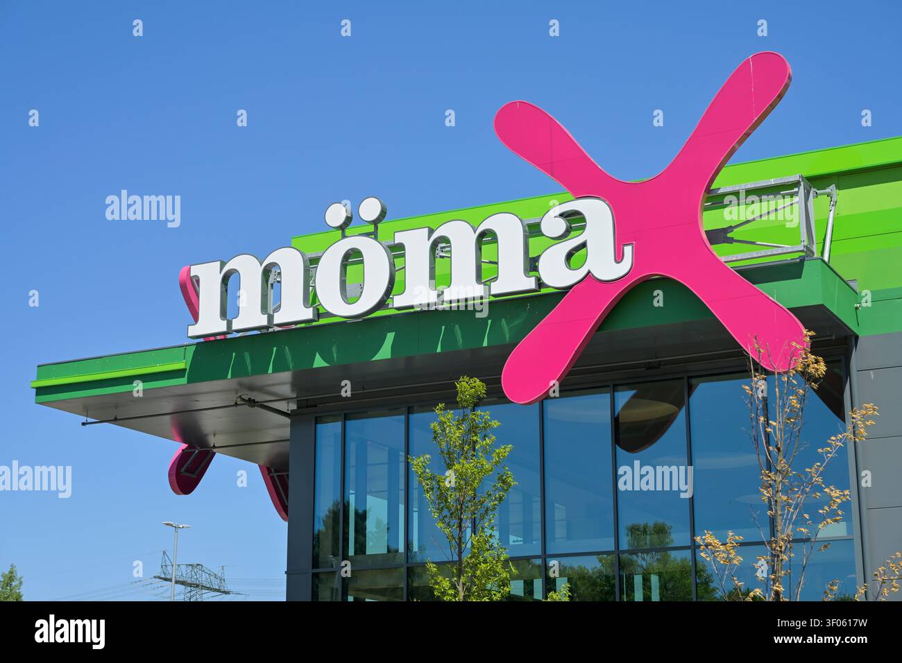 Momax hi-res stock photography and images