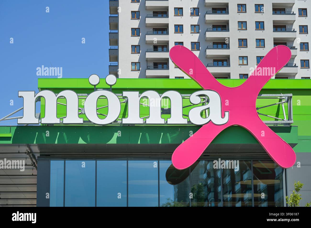 Momax hi-res stock photography and images