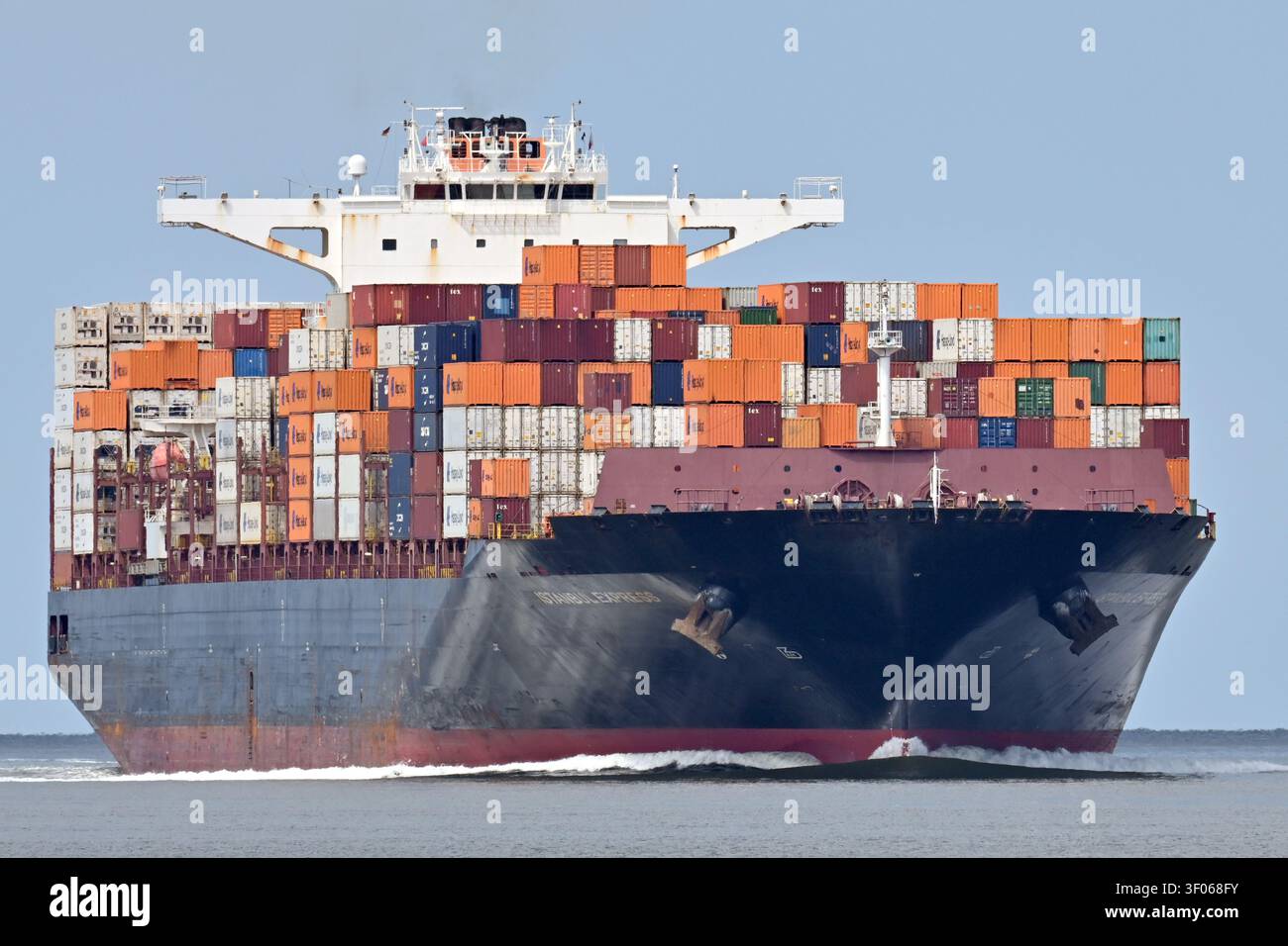 Containership ISTANBUL EXPRESS passing Cuxhaven bound for Hamburg Stock Photo