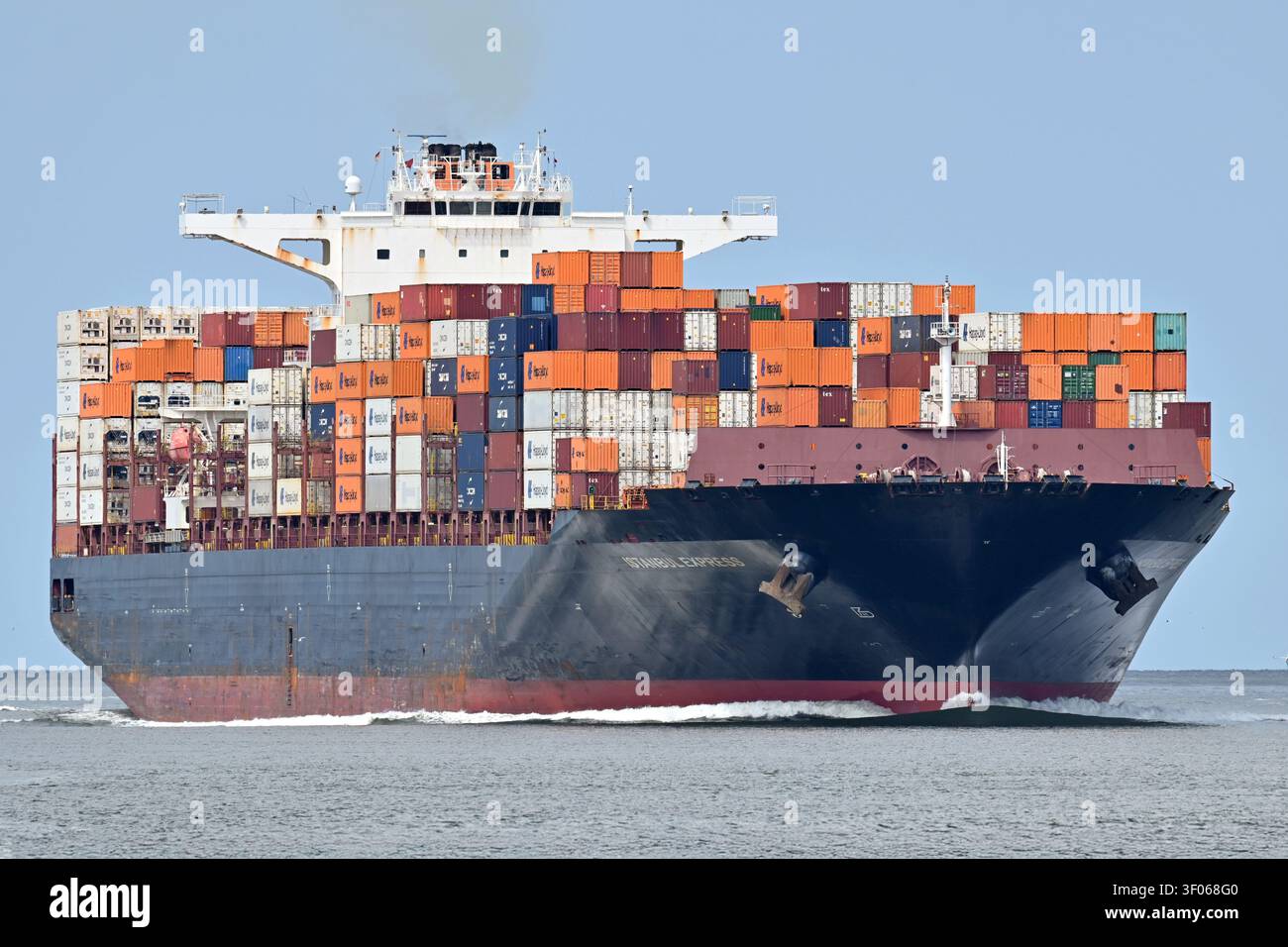 Containership ISTANBUL EXPRESS passing Cuxhaven bound for Hamburg Stock Photo