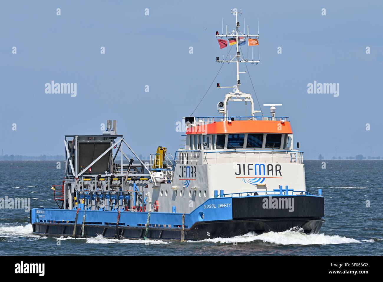 Offshore supply ship COASTAL LIBERTY returnuing to Cuxhaven from Mittelplate Stock Photo