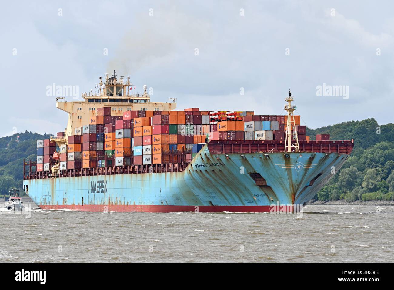 Containership MAERSK TANJONG arrives at the port of Hamburg Stock Photo