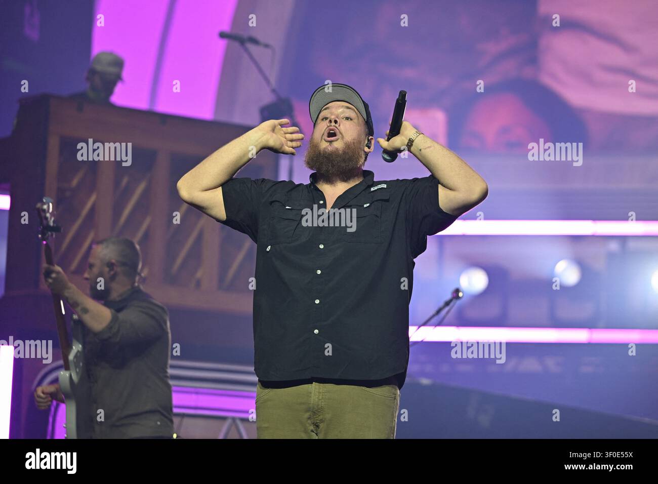 Luke Combs Performs At The Accor Arena In Paris France On July 7 2026 Luke Combs Performs At The Accor Arena In Paris France On July 7 2026 Photo By Christophe Mengabacapresscom 3F0E55X 