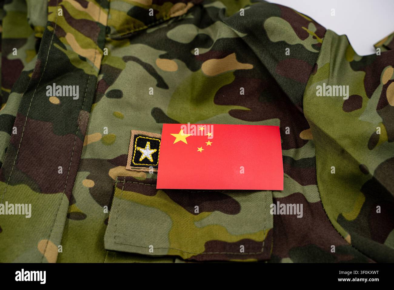 中国軍 特工作員部隊三点 優秀共産党員証書 軍官証 工作証 Chinese army badge hi-res stock photography and images - Alamy