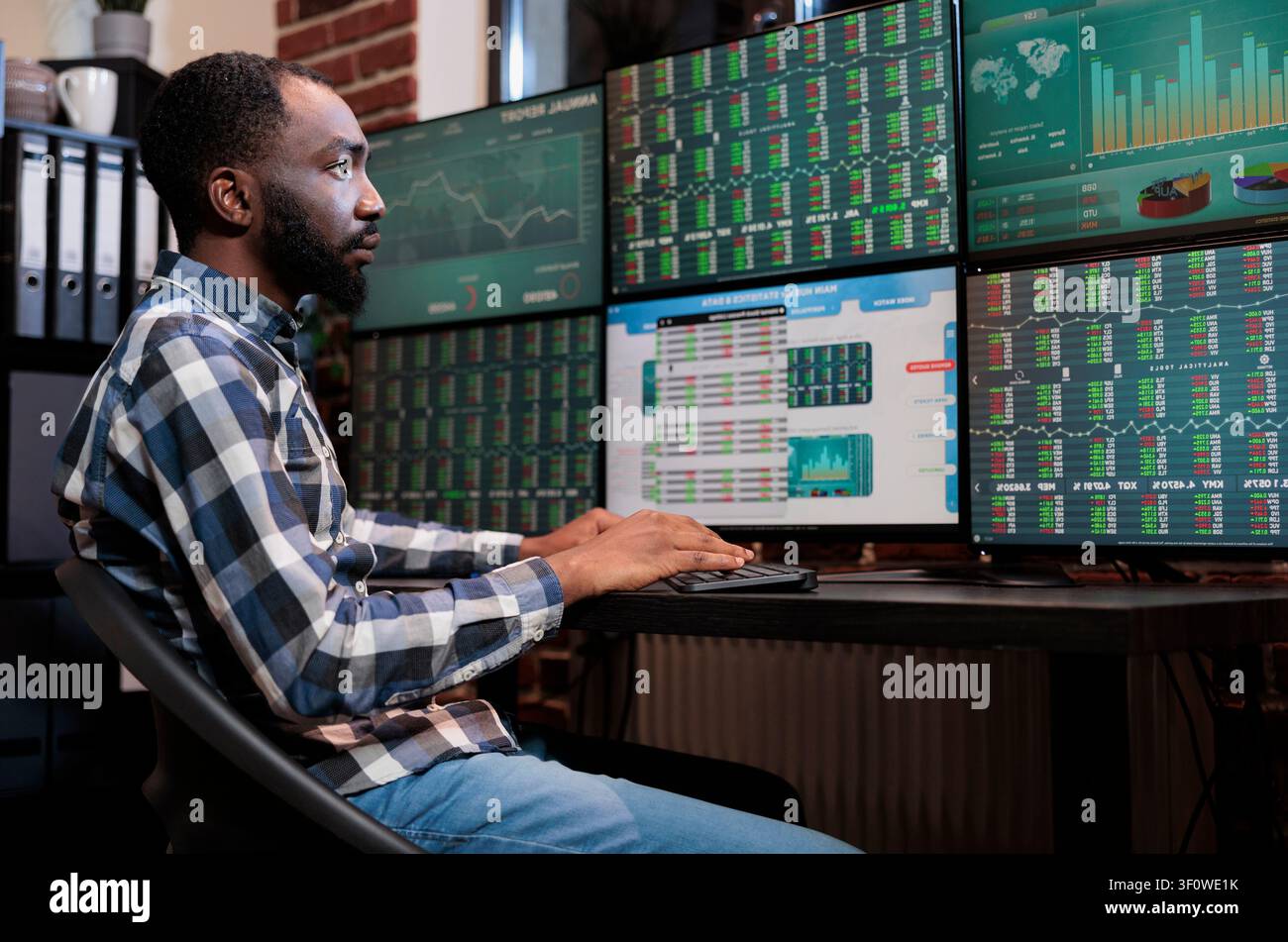 Real time forex chart price hi-res stock photography and images - Alamy