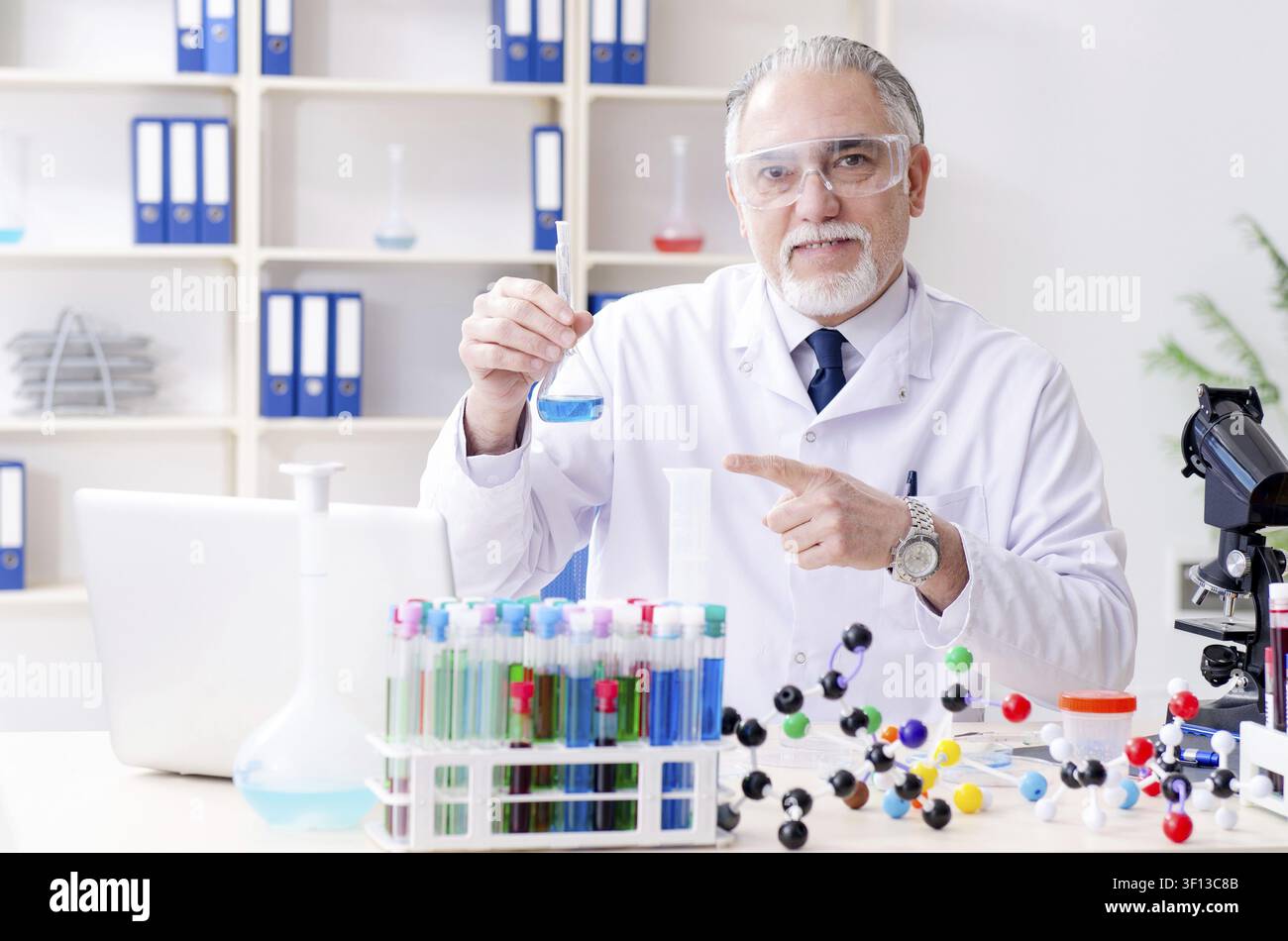 Old male chemist working in the lab Stock Photo