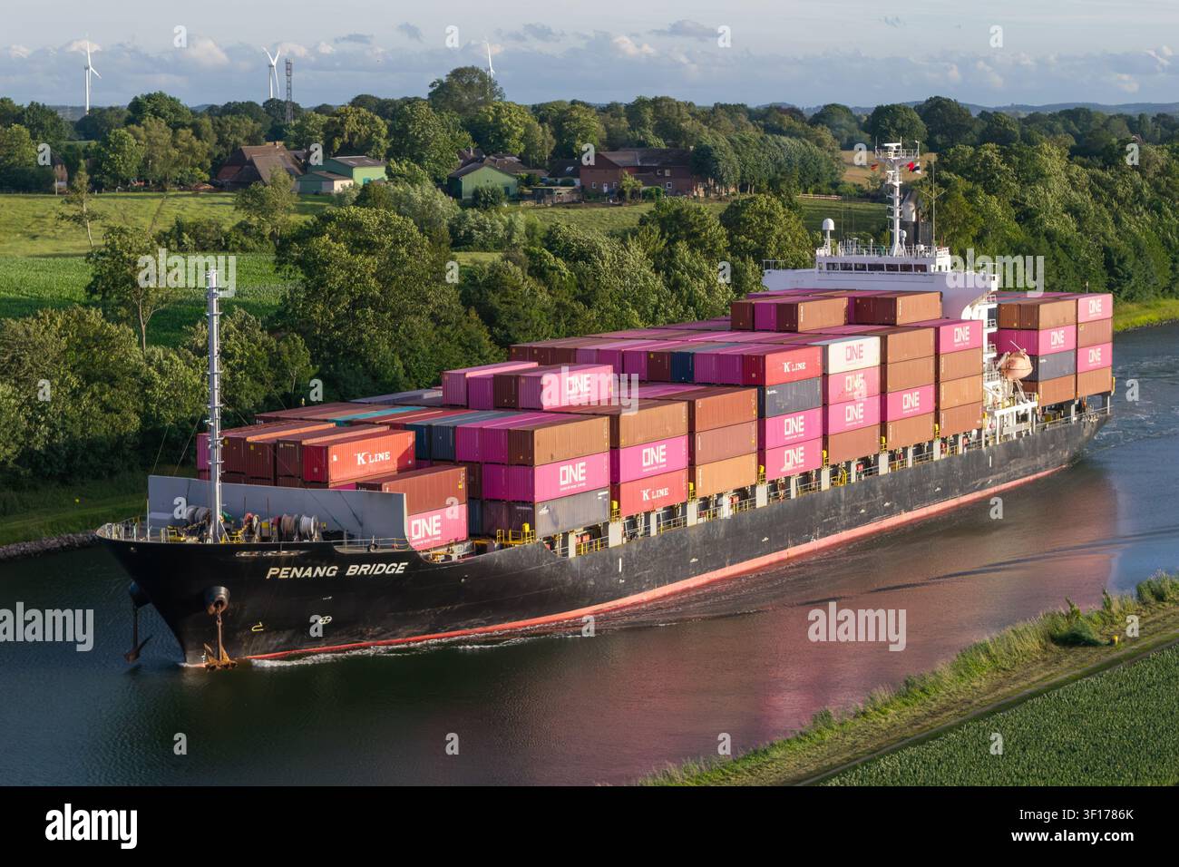 Containership PENANG BRIDGE passing the Kiel canal Stock Photo