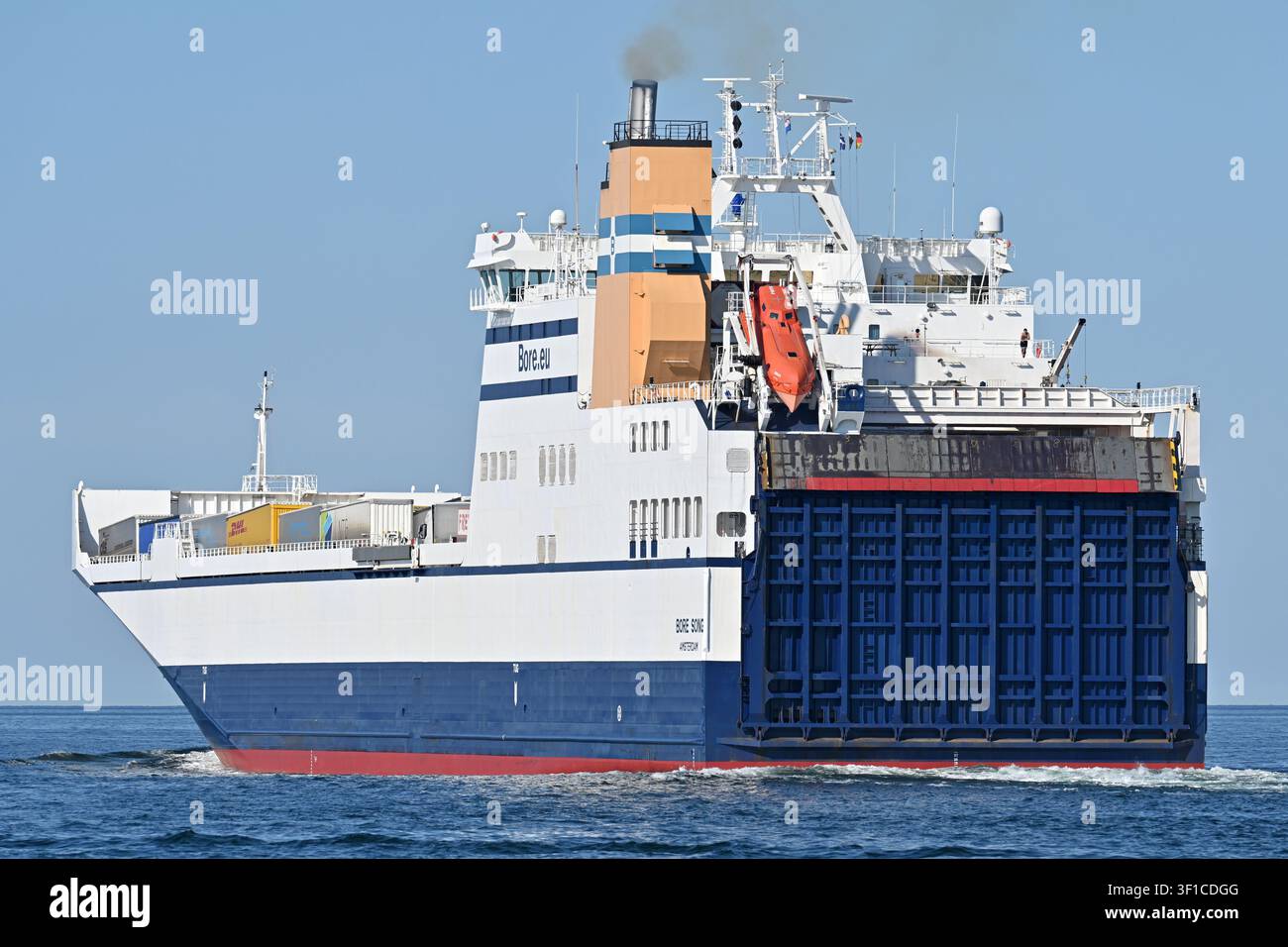 RO-RO-cargo-ship BORE SONG outbound from Lübeck Stock Photo