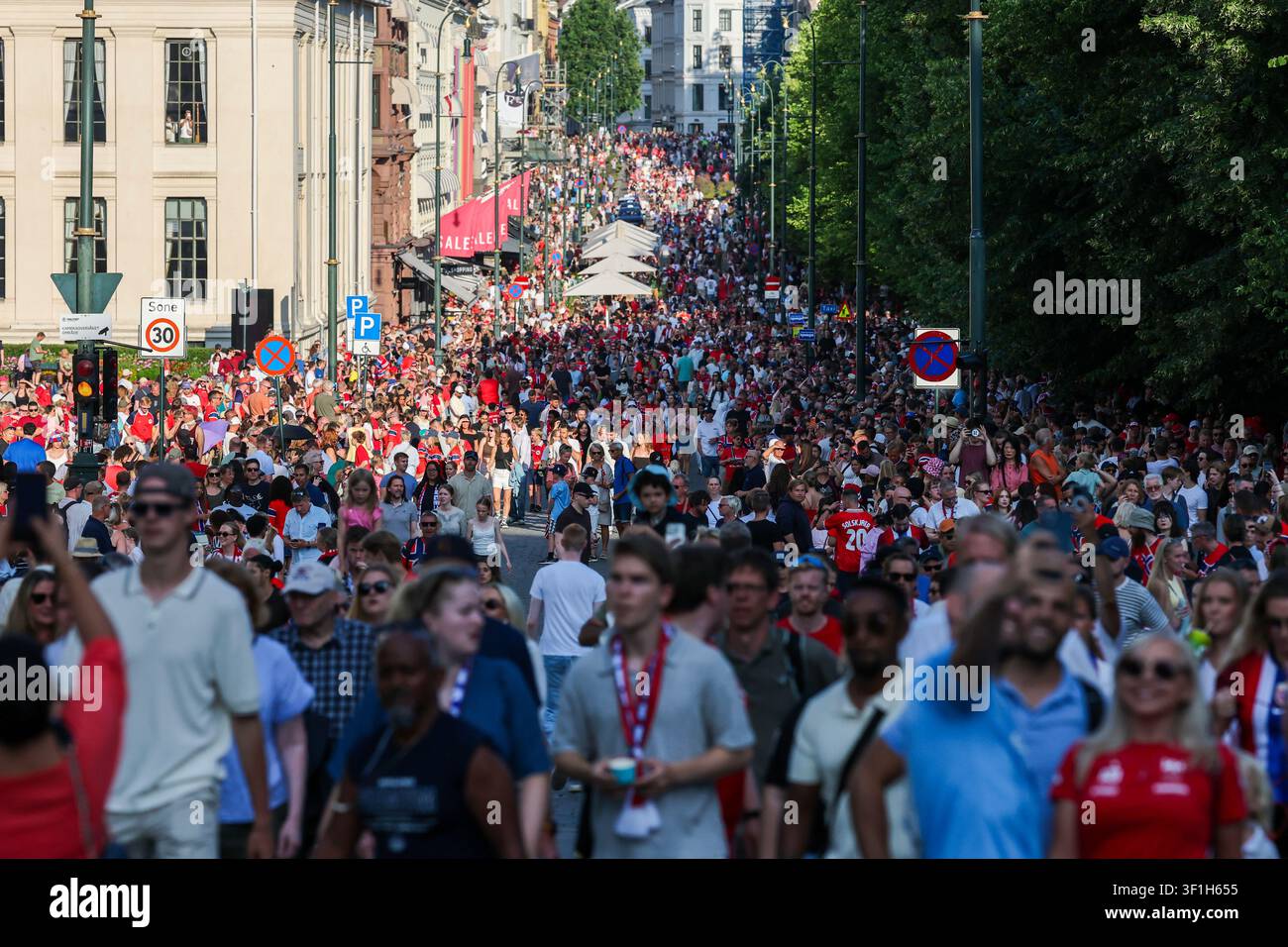 Oslo 20260712. Crowd at Slottsplassen gets ready to cheer on the men's ...