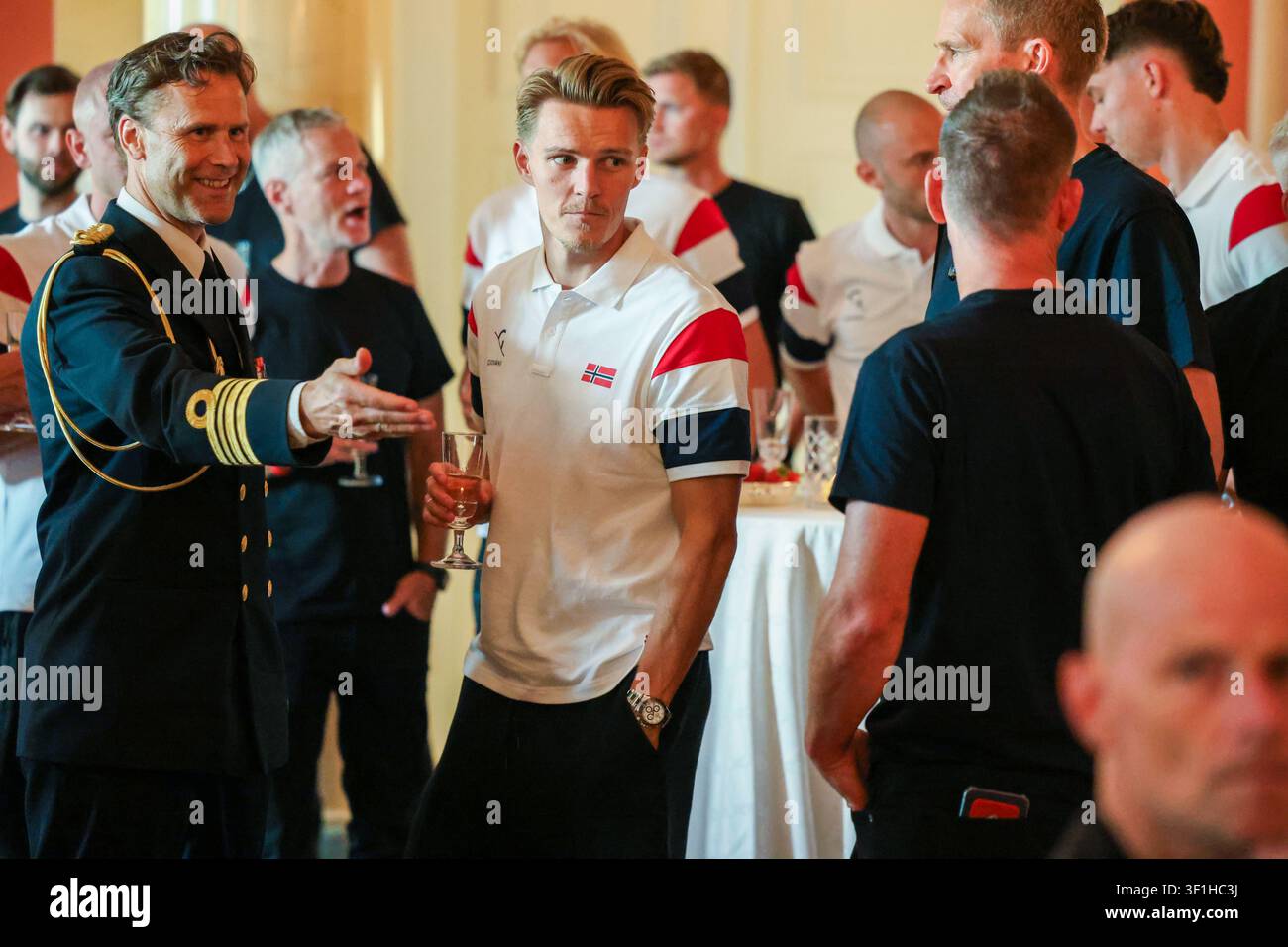 Oslo 20260713. The men's national football team is welcomed by the ...