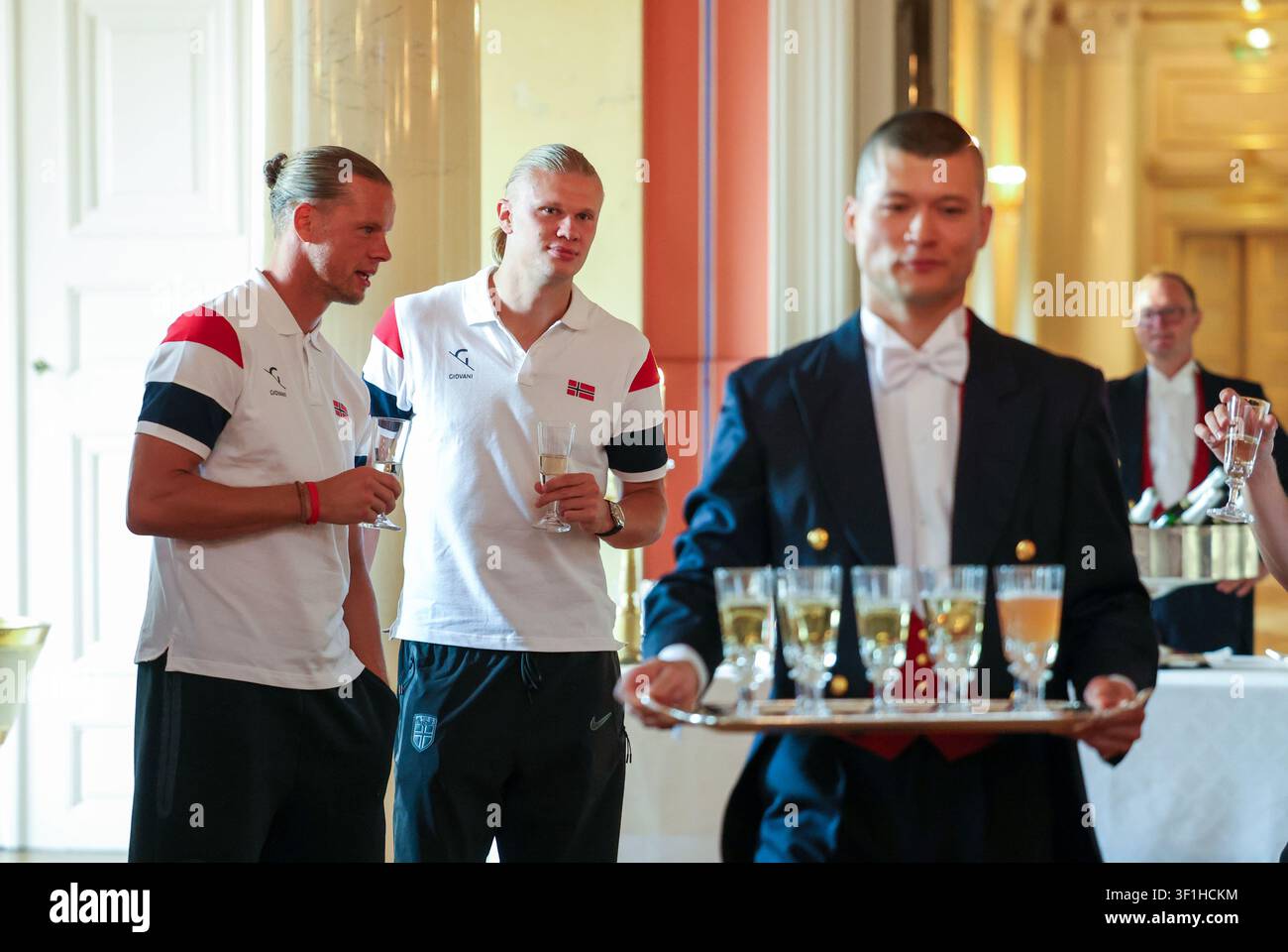 Oslo 20260713. The men's national football team is welcomed by the ...