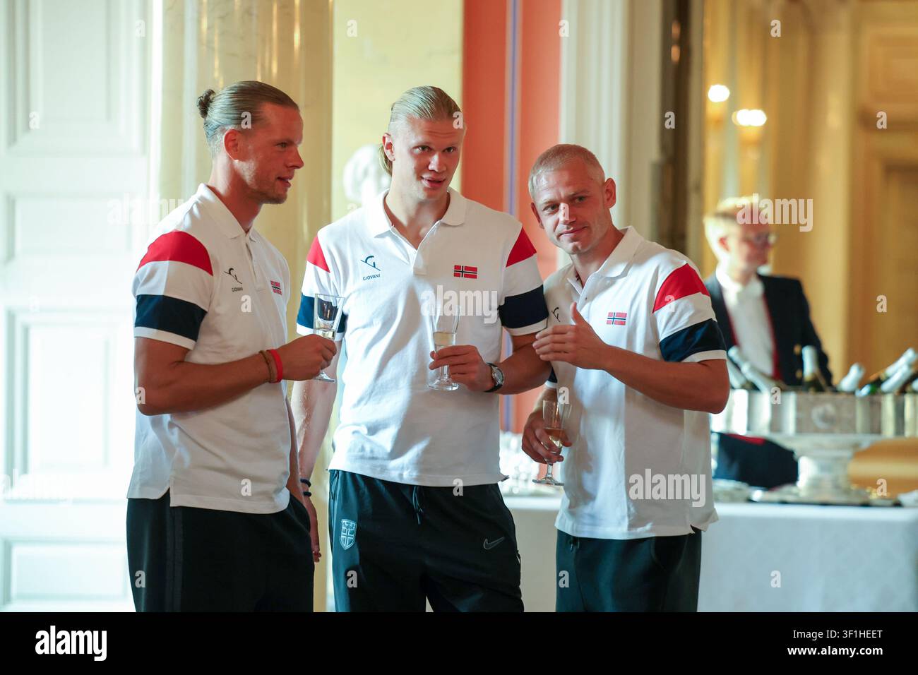 Oslo 20260713. The men's national football team is welcomed by the ...