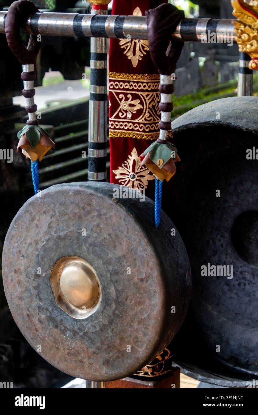 Balinese gong hi-res stock photography and images - Alamy