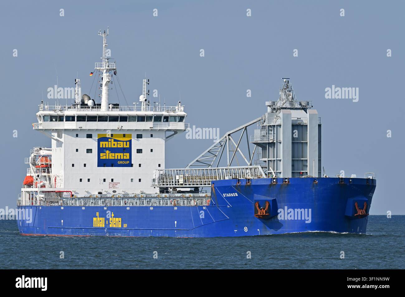 Self-discharging bulk carrier STARNES at the Kiel fjord Stock Photo